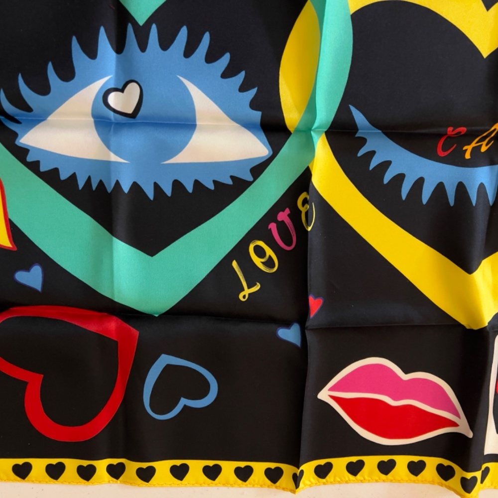 METROPOLITAN MUSEUM OF ART EYE HEART CAMP 100% SILK SCARF 21" SQ (VALENTINE)NIB - Picture 8 of 10